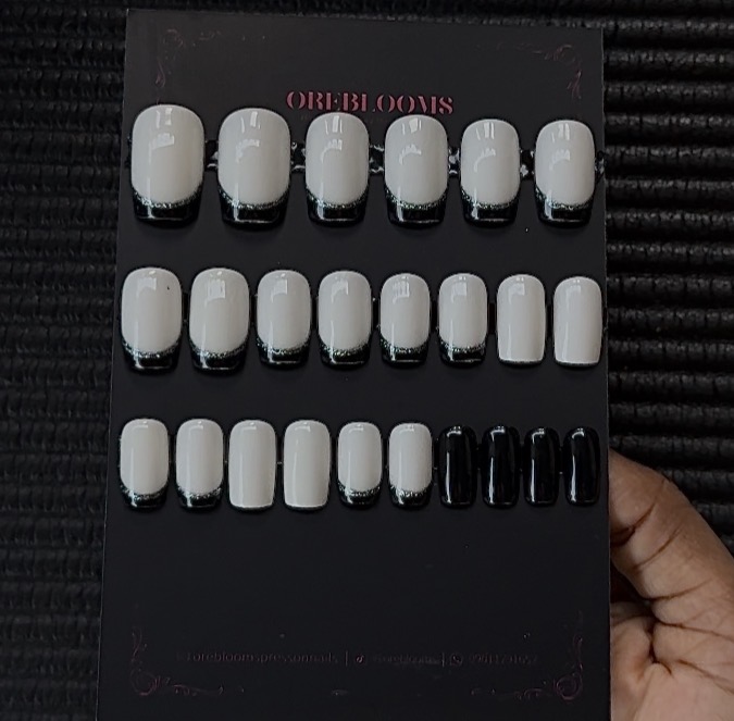 NOA31 glittery tip image