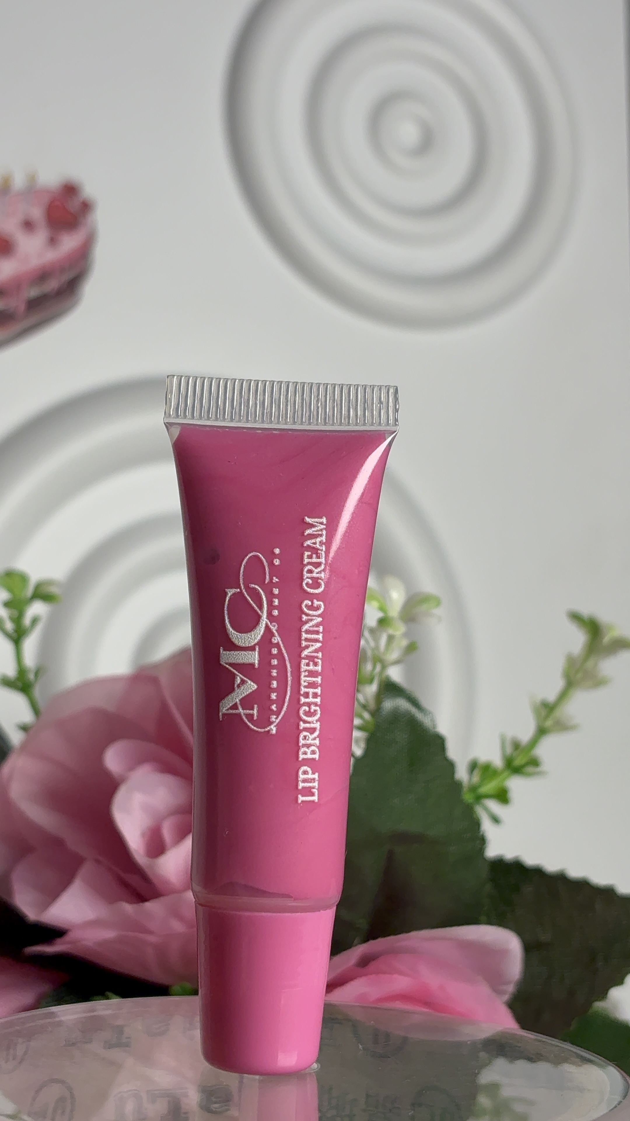 LIP BRIGHTENING CREAM image