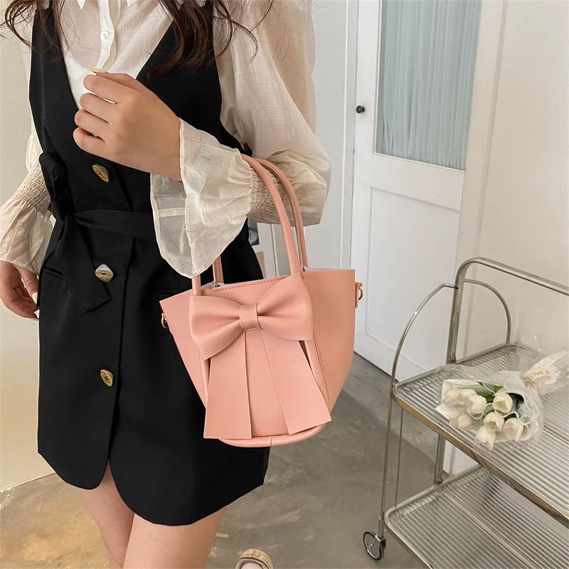 Class over here now bag image