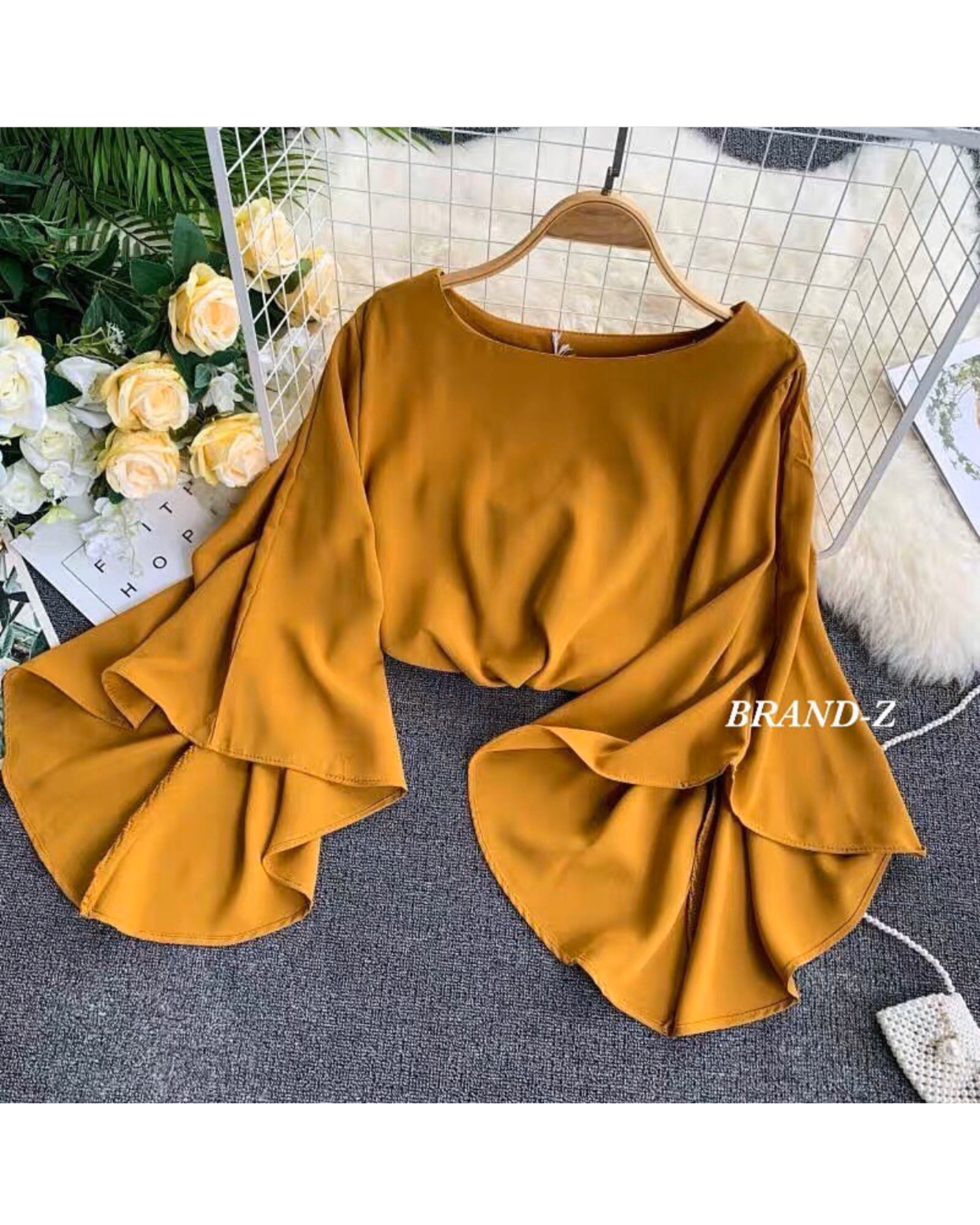 Wonderland flayed sleeve blouse BE105 image