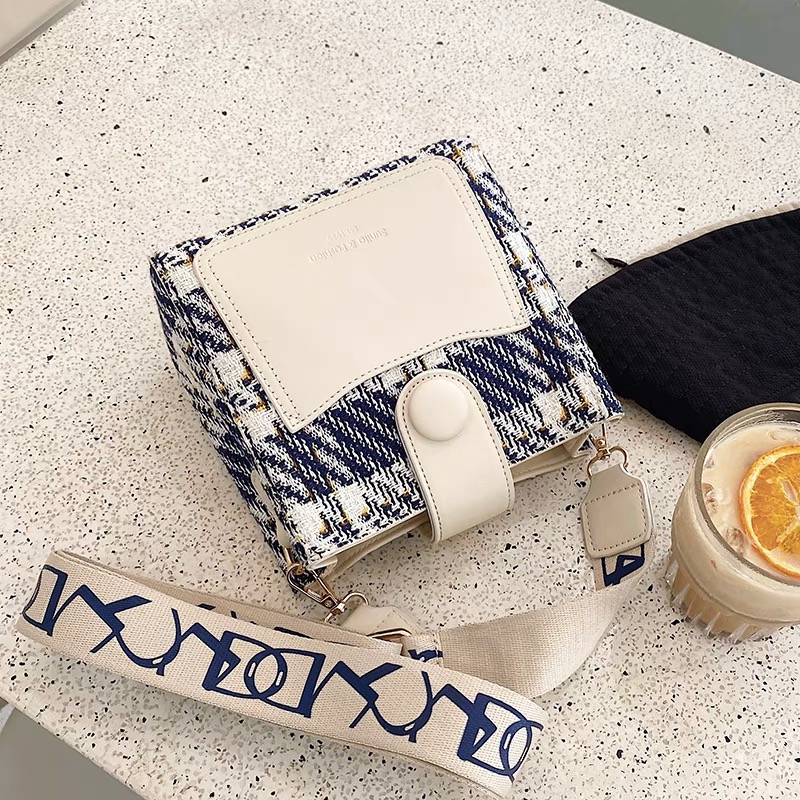 Shssh keep my secret print sling bag BG158 image