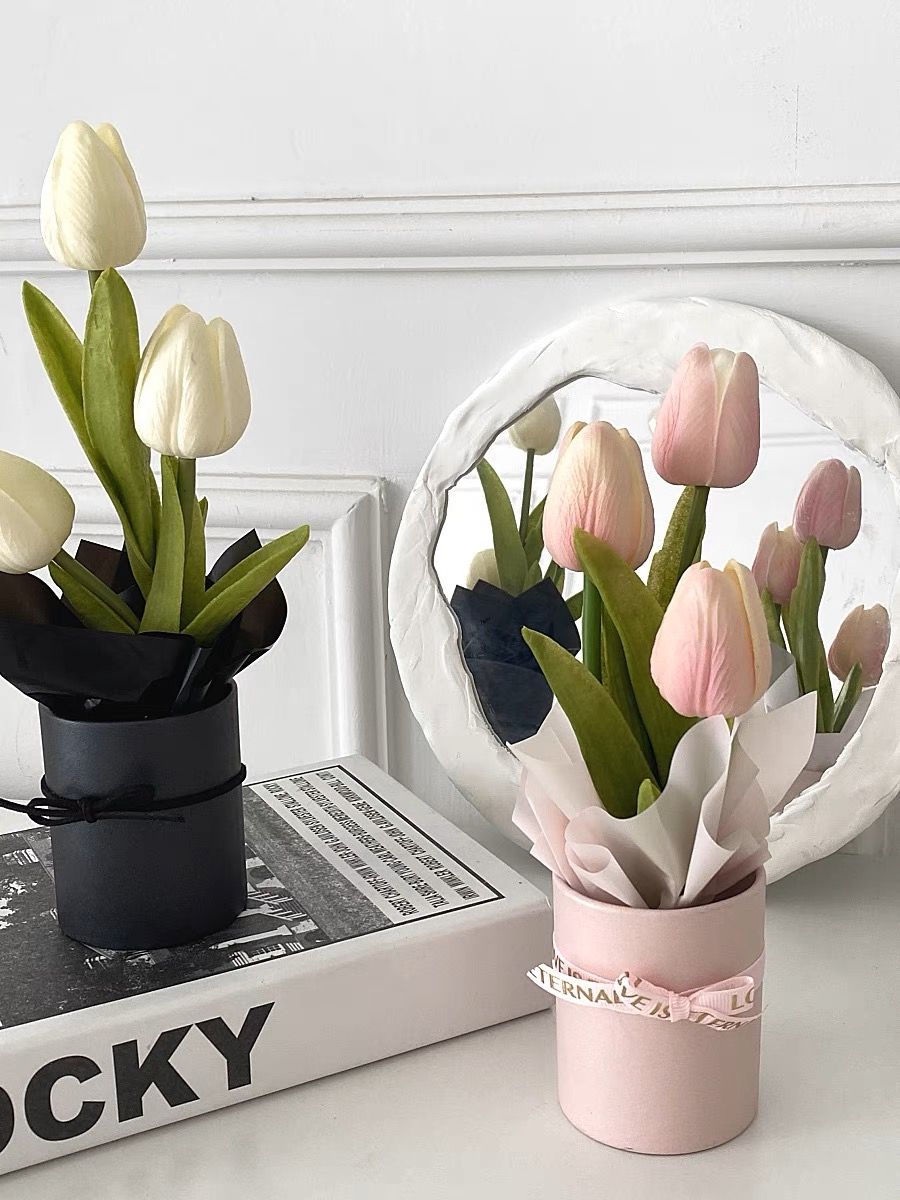 Fancy tulip bouquet AC129 image