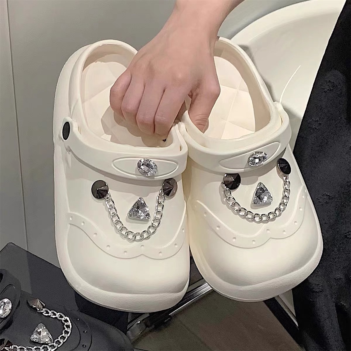 Momah babe crocs SNZZ319 image