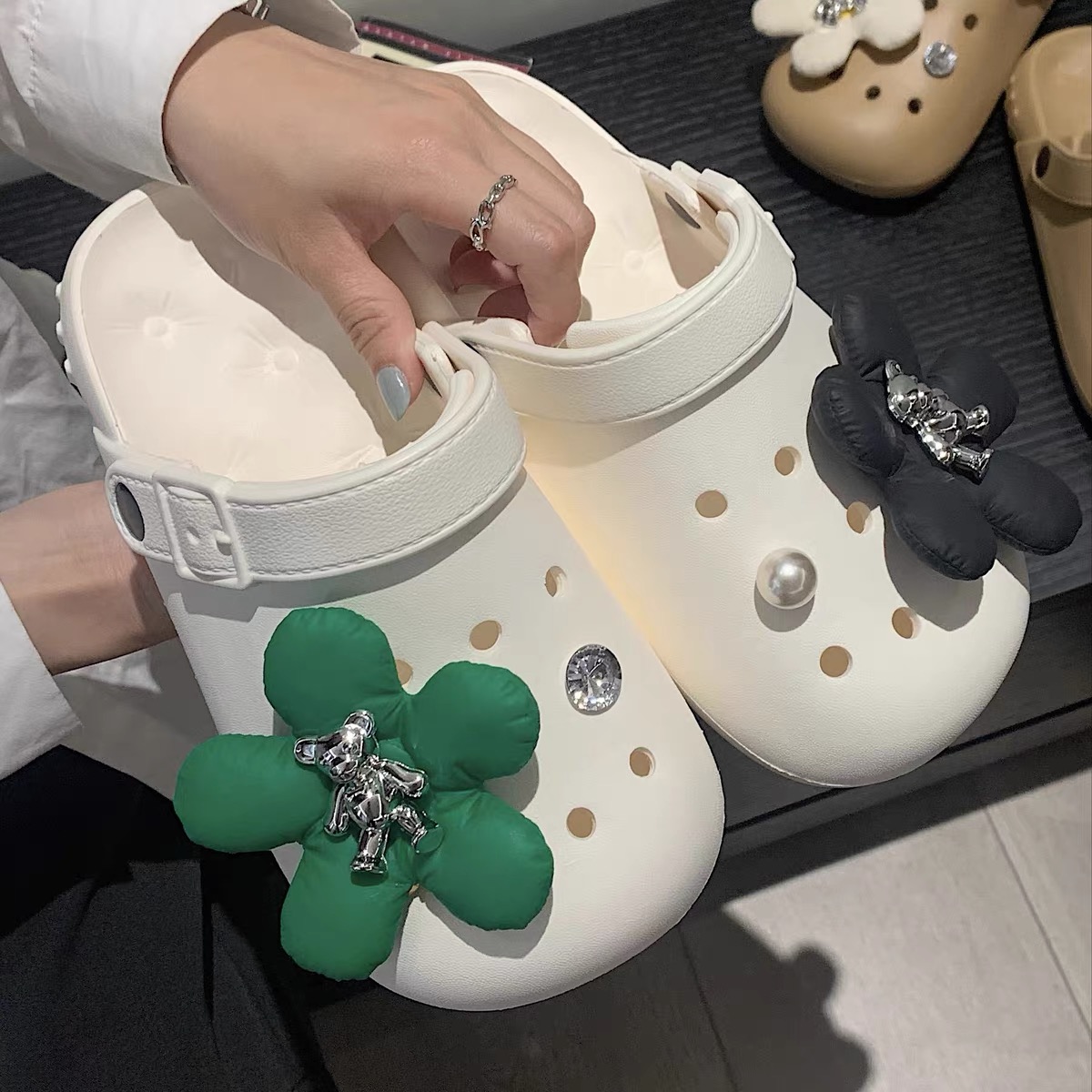 Kaws designers crocs SNZZ405 image