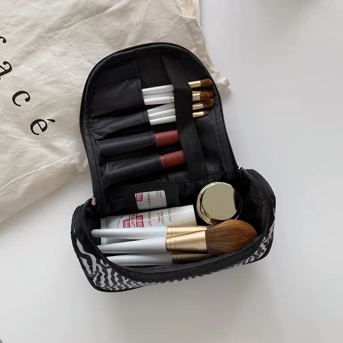 Cosmetics bag MK110 image