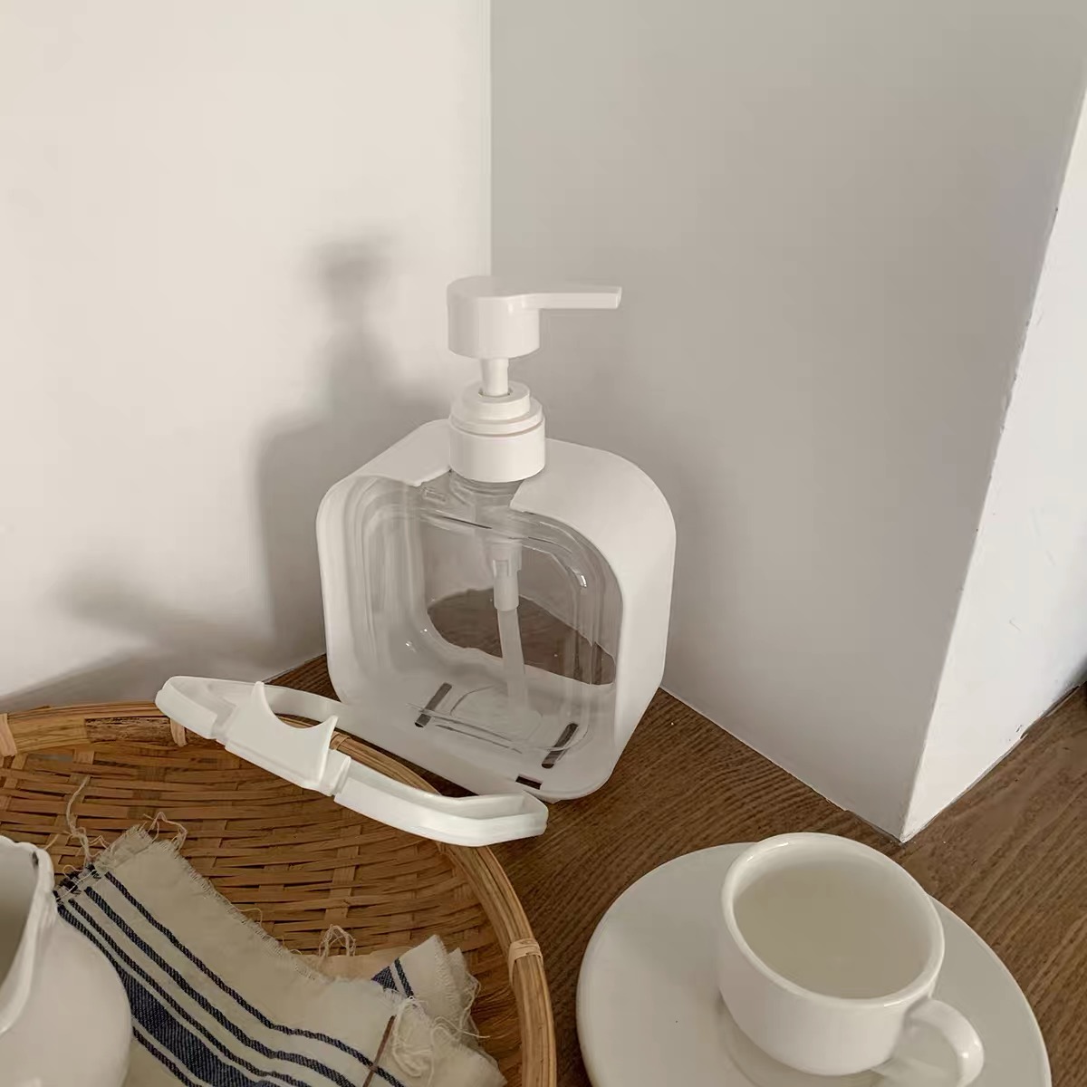 Hair spray bottle HA105 image