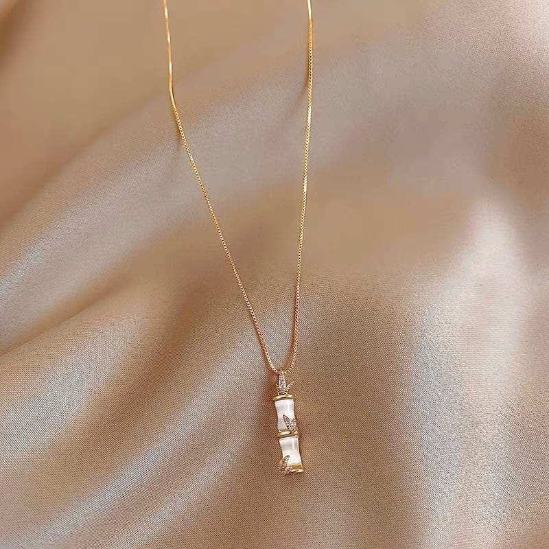Bond with me crystal necklace JW107 image