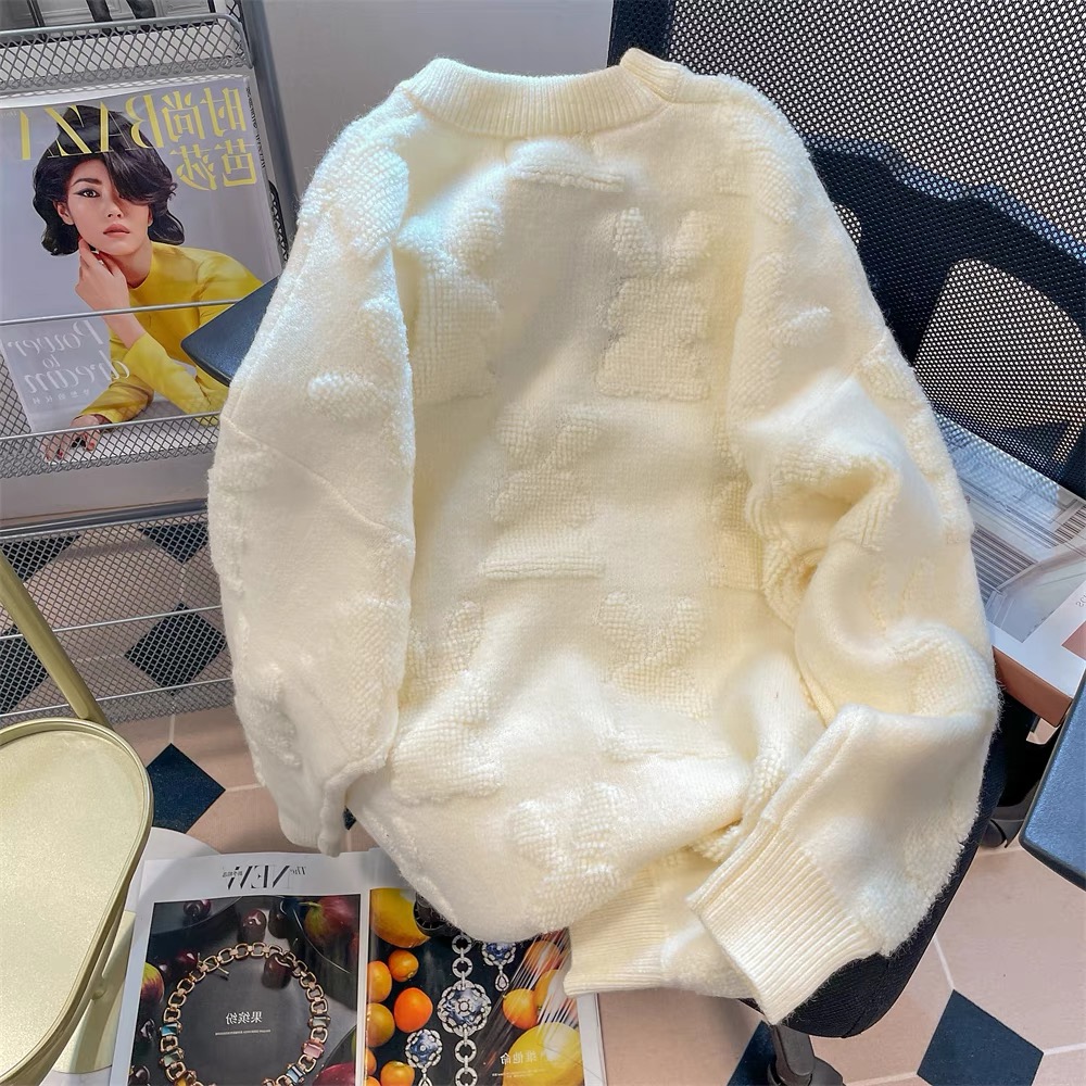 My lucky seven bunny sweater SSZZ584 image