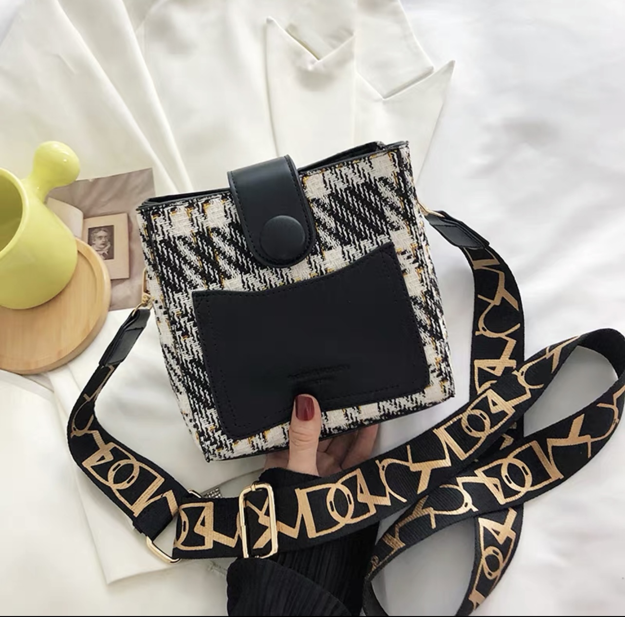 Shssh keep my secret print sling bag BG158 image