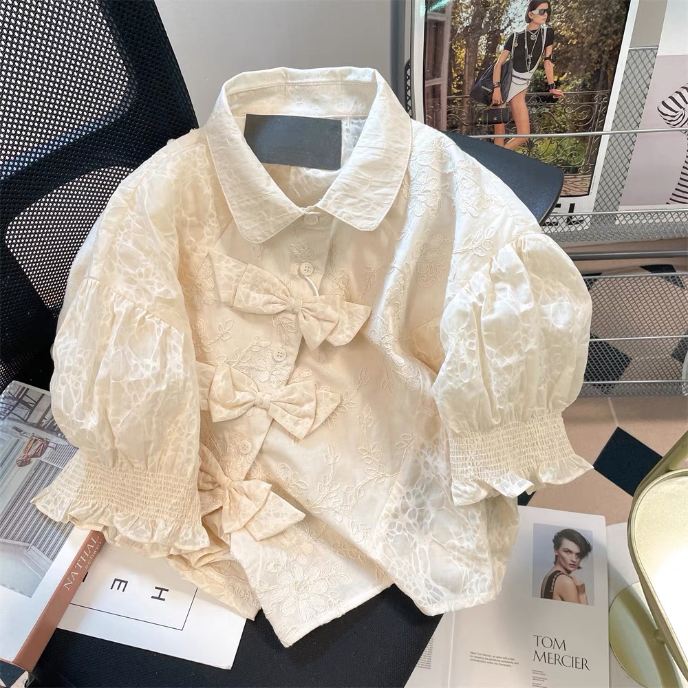 Quiet but wild lace blouse BE144 image