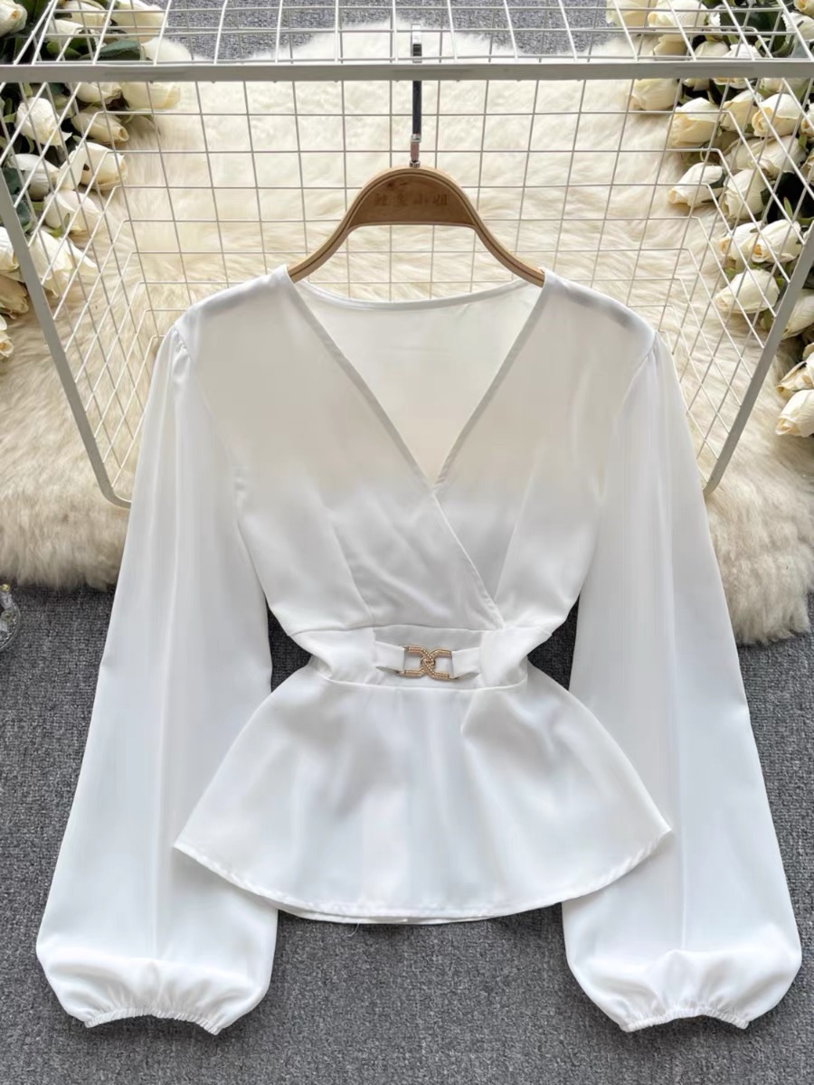 Outside in the AMG blouse BE165 image