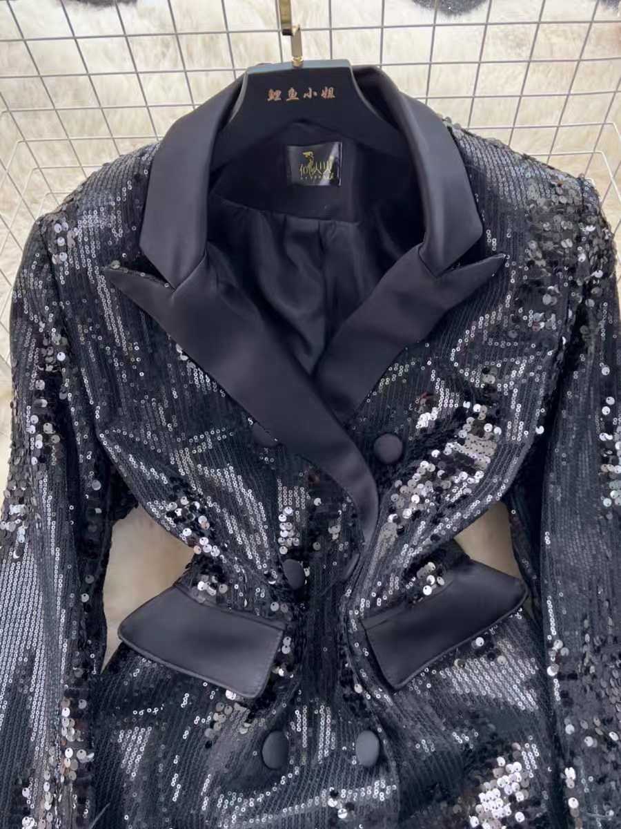 Too many diamonds sequin blazer BL155 image