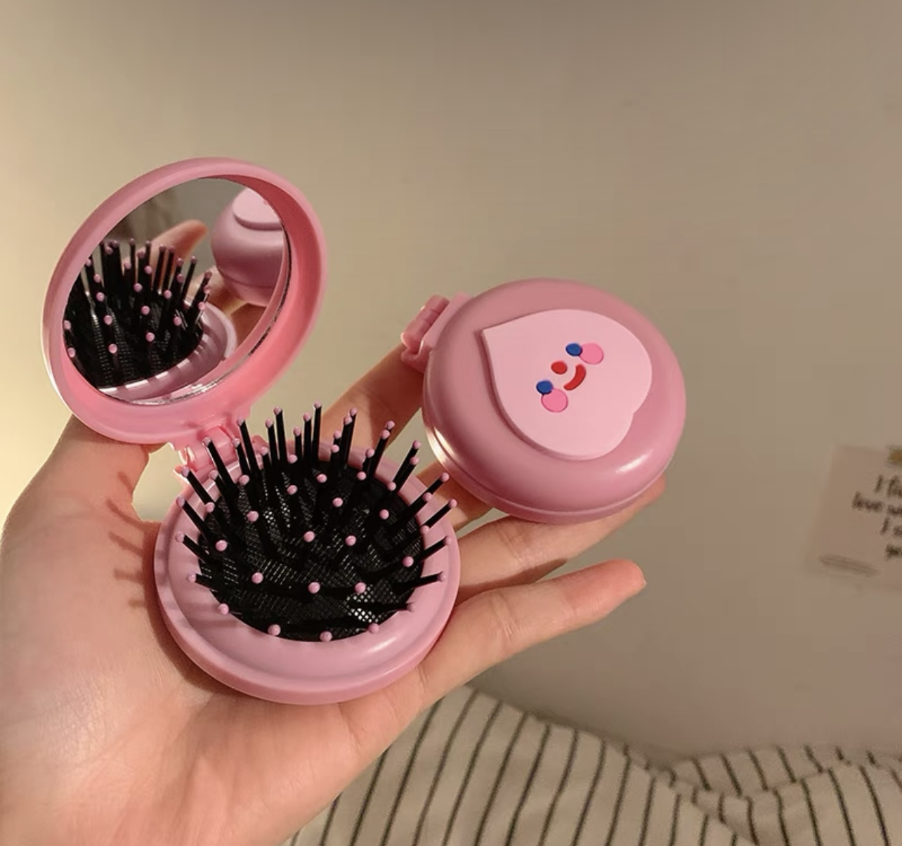 Makeup mirror & brush set MK104 image