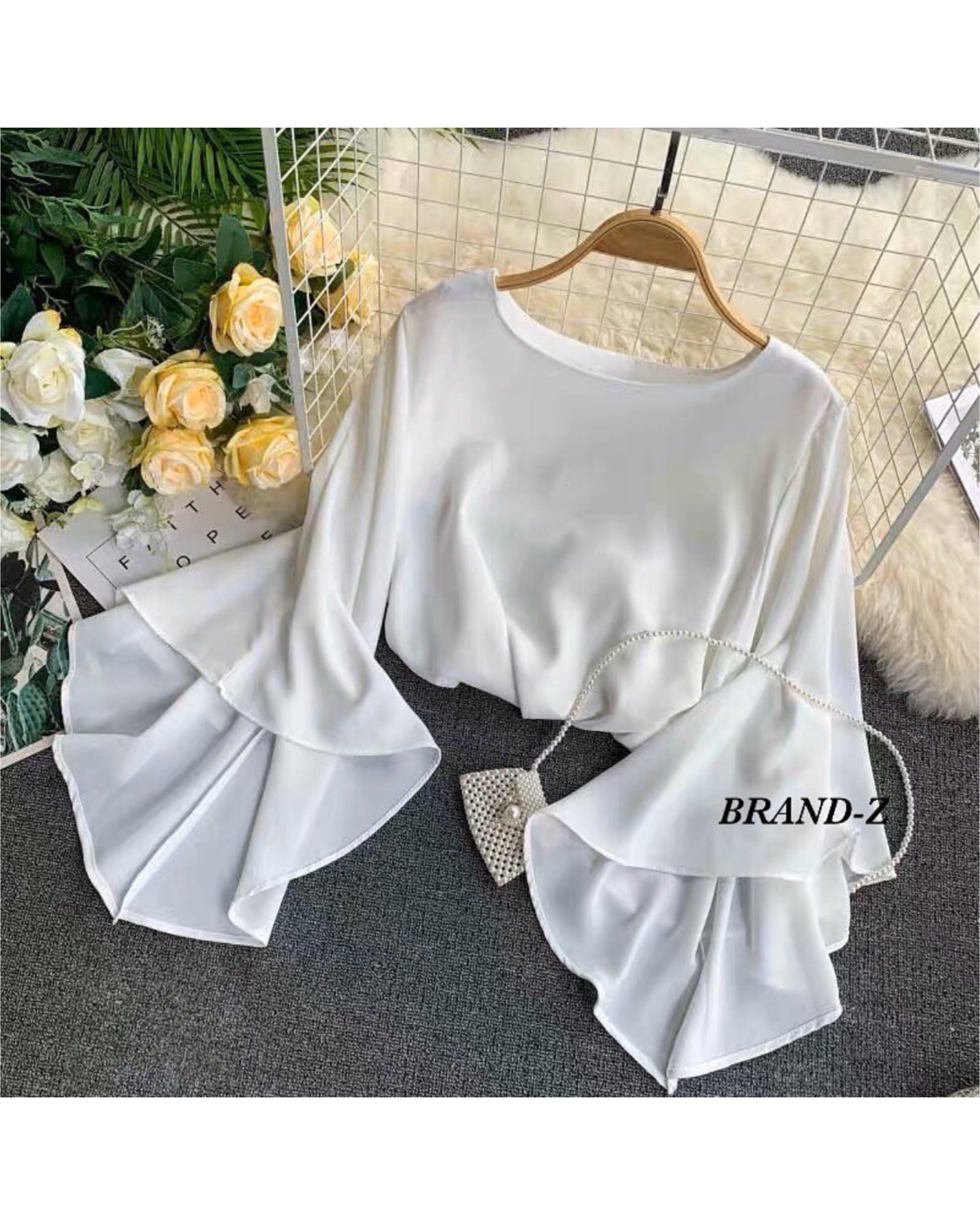 Wonderland flayed sleeve blouse BE105 image