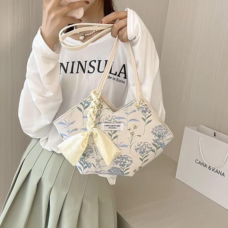 Weekend slay bag image