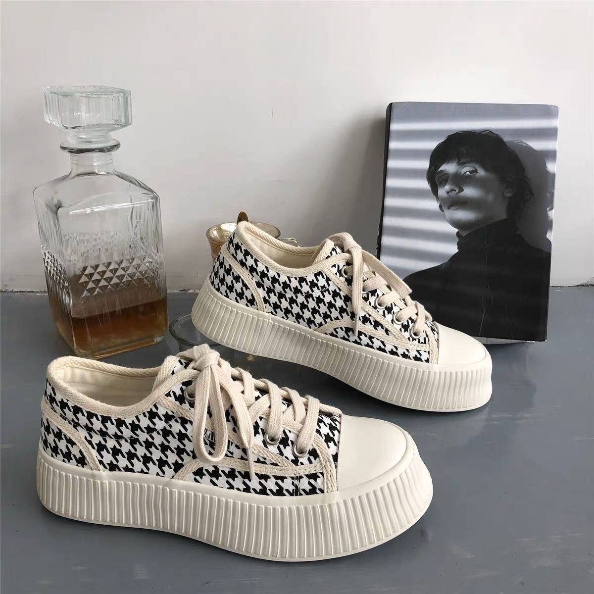 Little little affair sneaks image