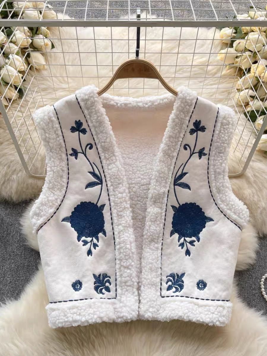 Asian babe traditional vest jacket CJ134 image