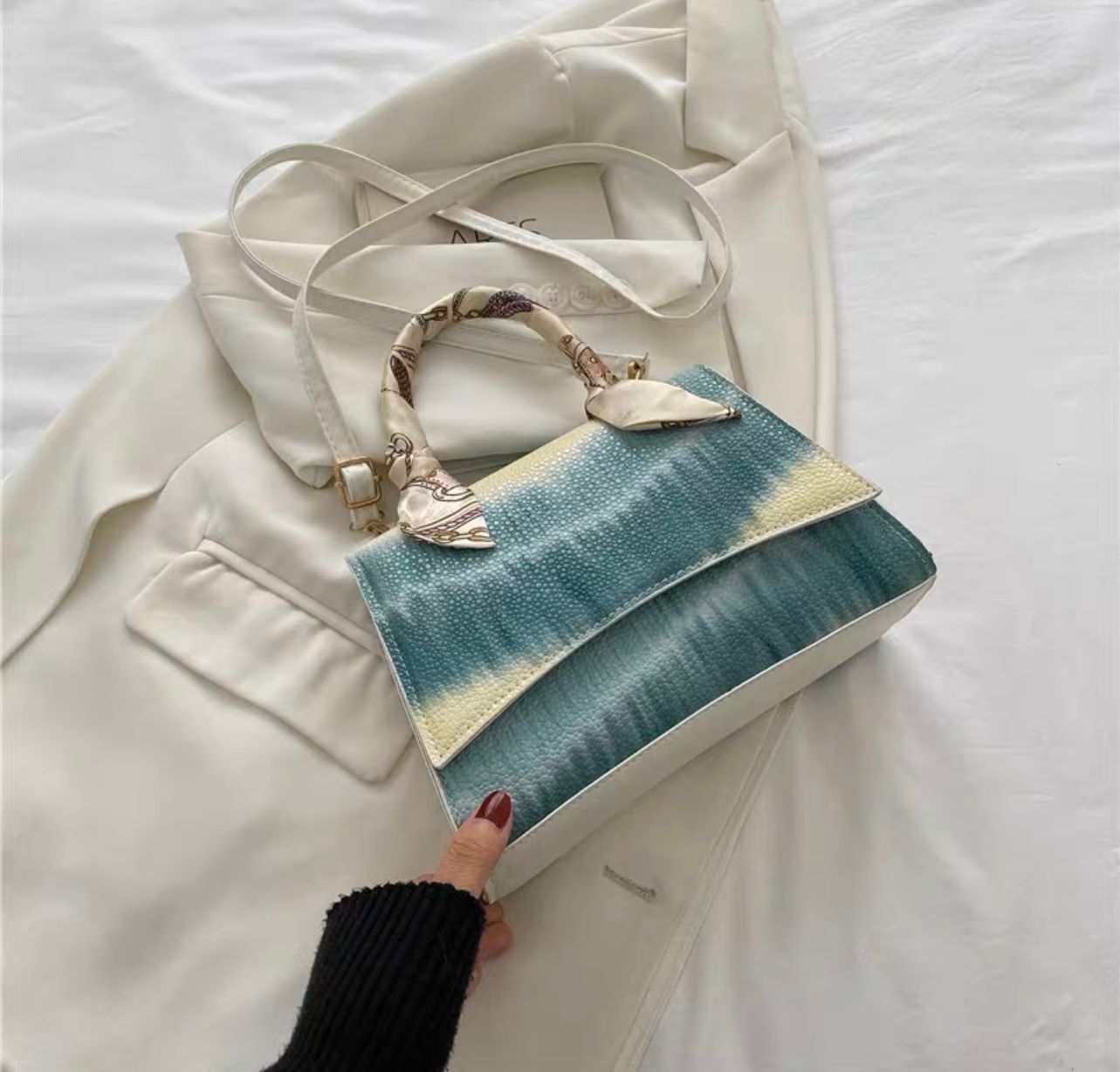 Out and about art bag image