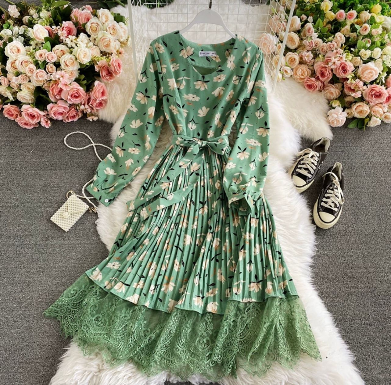 Ex marks the spot lace dress CD174 image