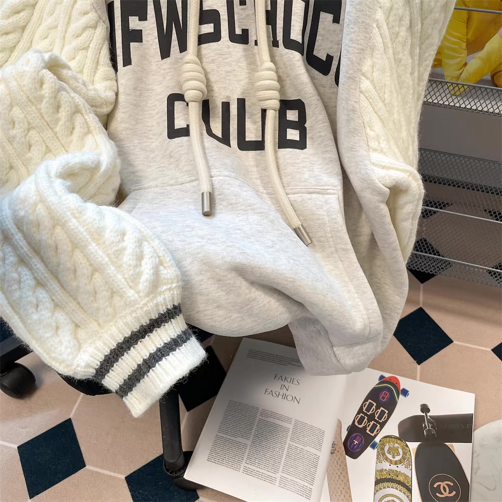 Look my way fluffy sweater HOD105 image