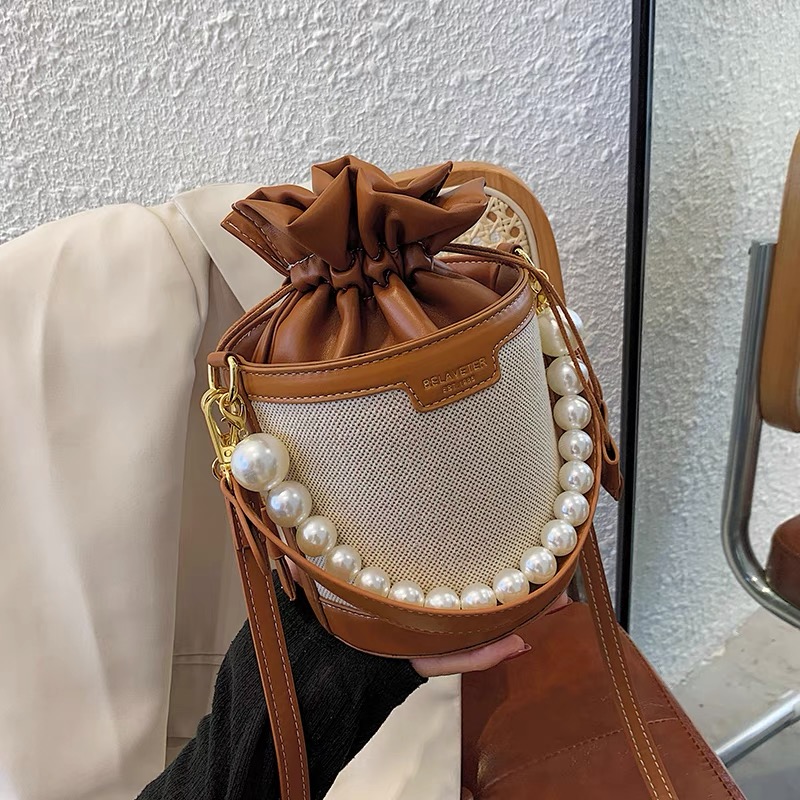 Queen of everything pearls muffin bag BG116 image