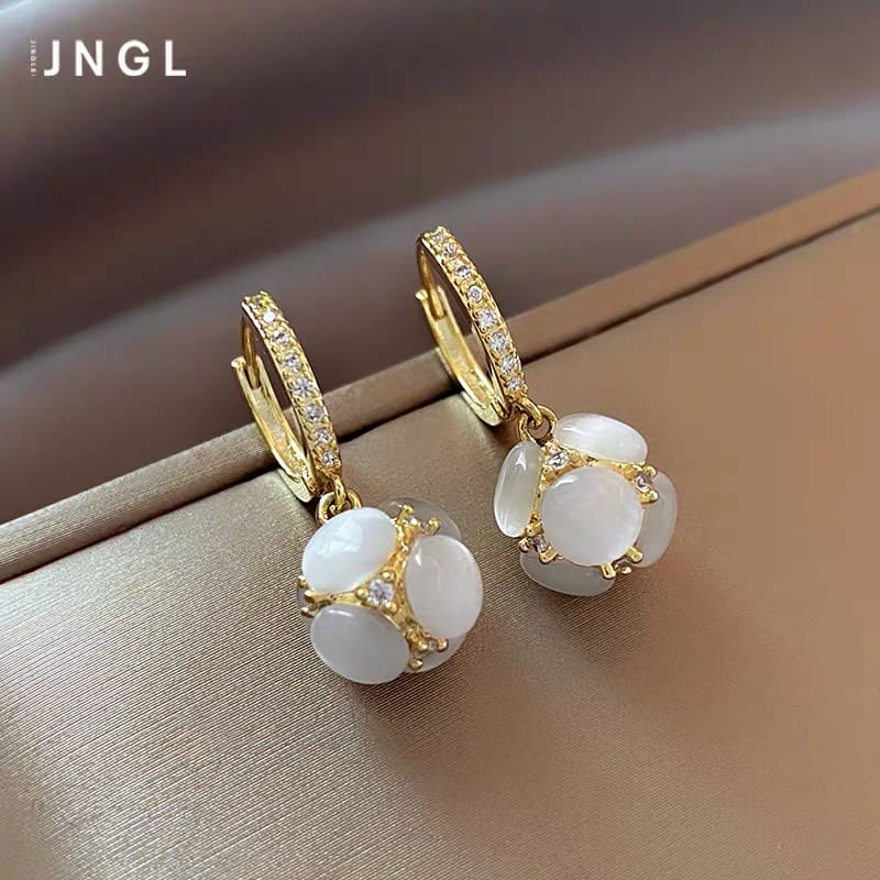 Clear your mind crystal earrings JW121 image