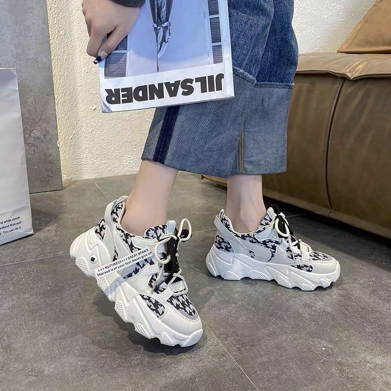 Flaire to join me luxury sneakers SNZZ168 image