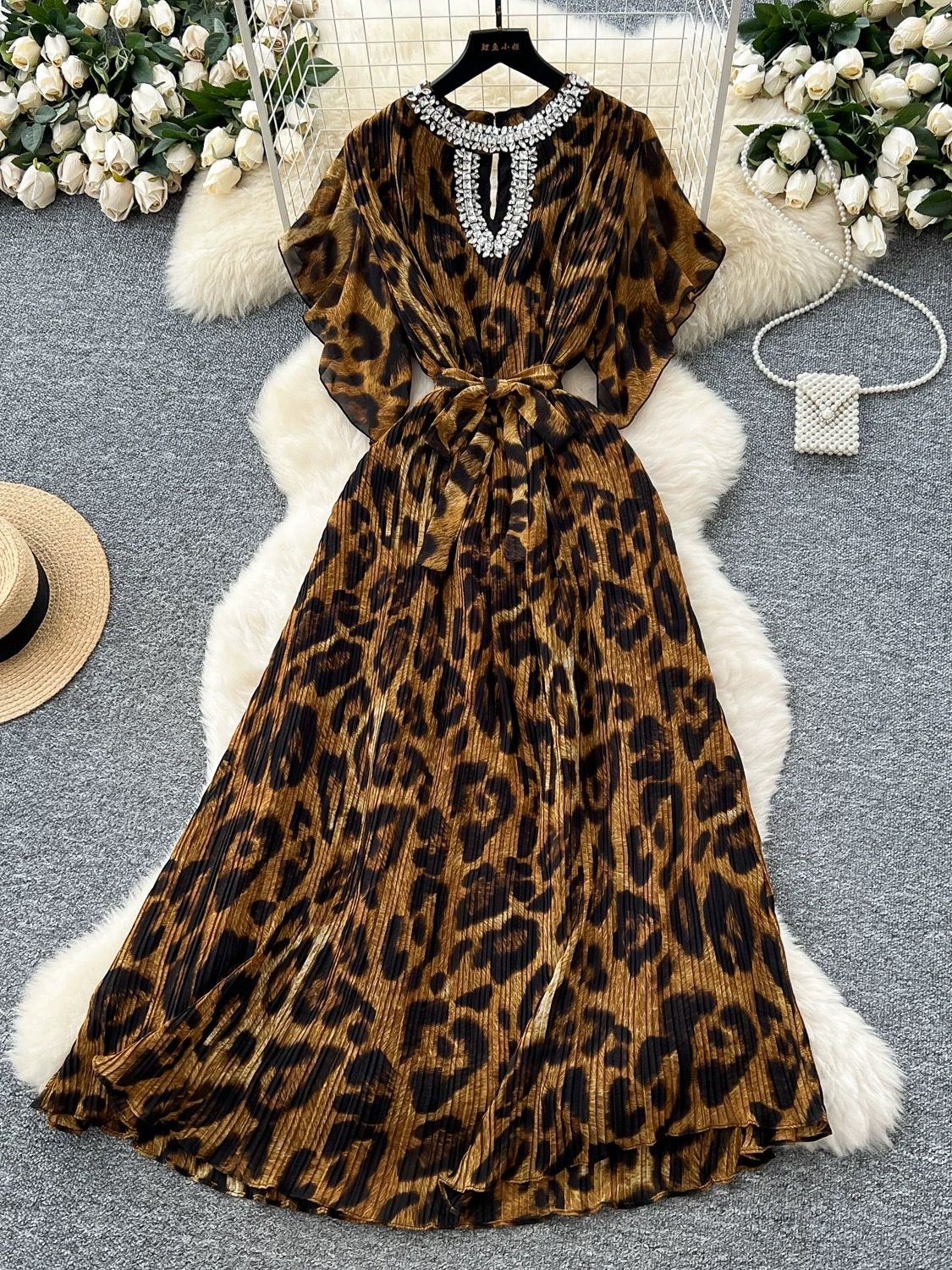 The queen has arrived print dress FD389 image