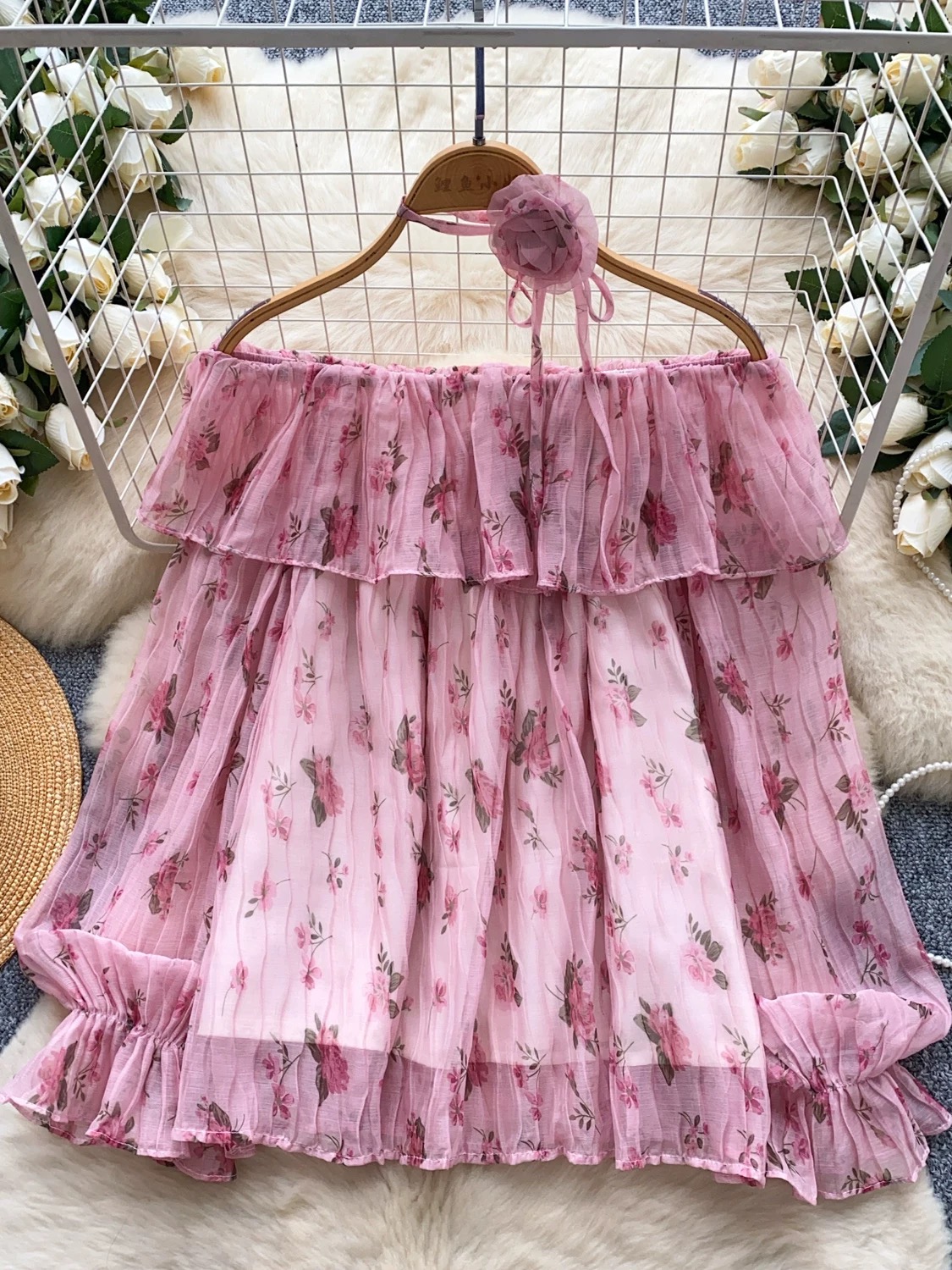 Born for the spotlight top CTO928 image