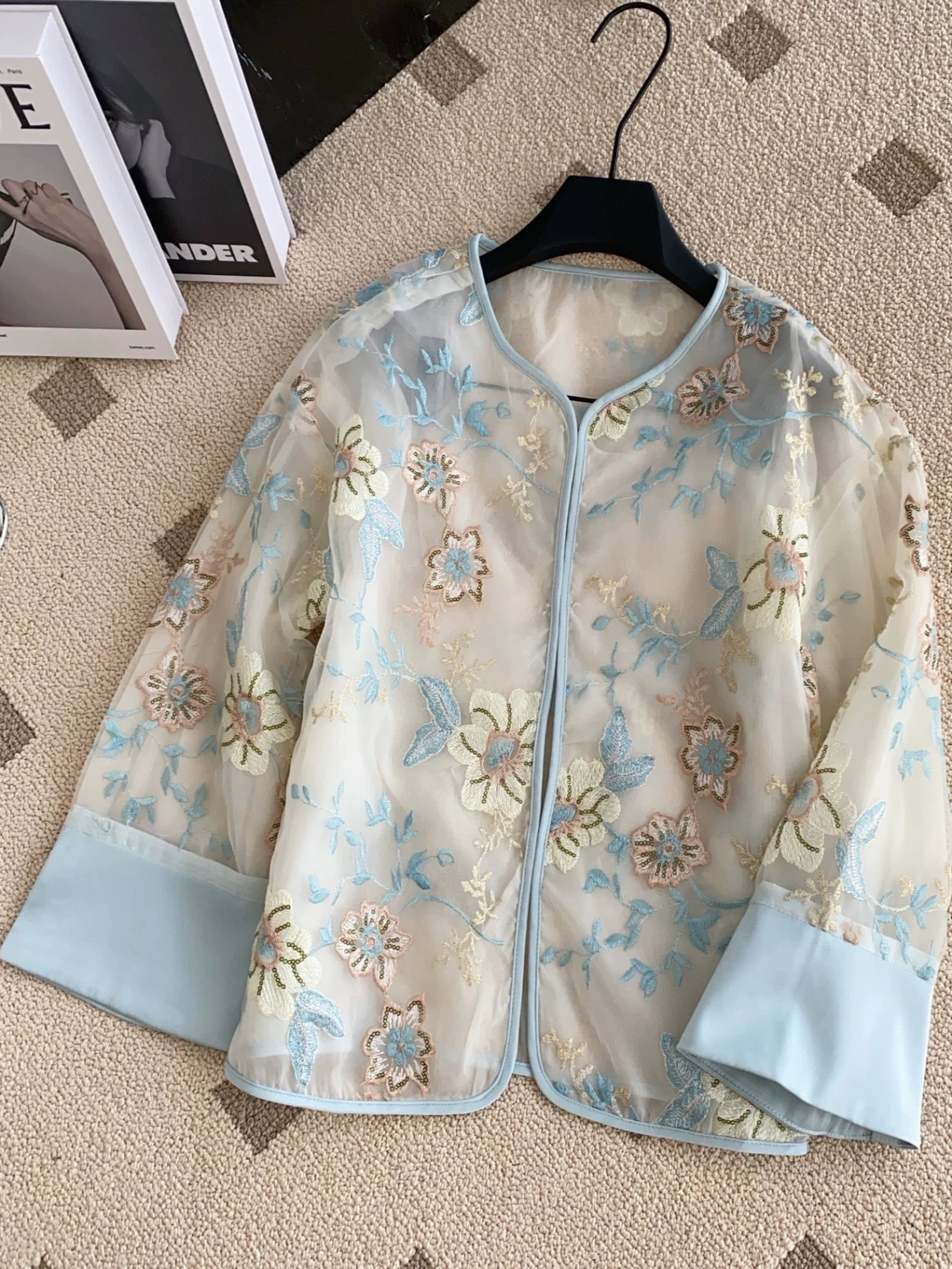 Lost in Paris top CTO1101 image