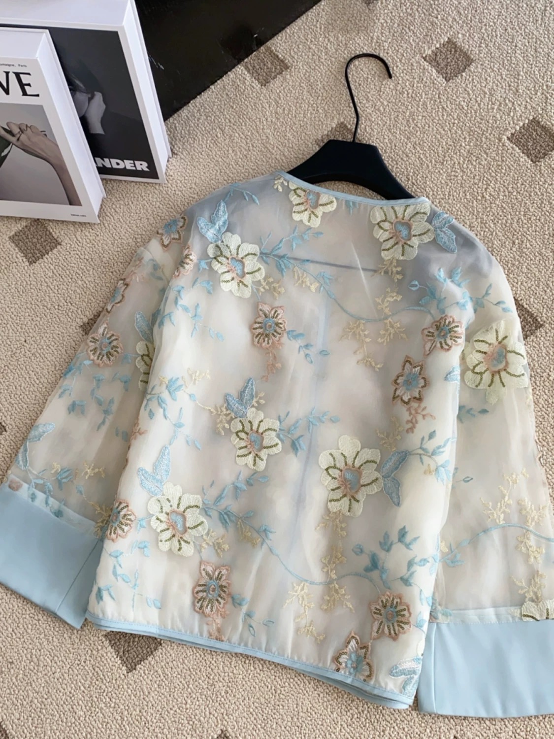 Lost in Paris top CTO1101 image