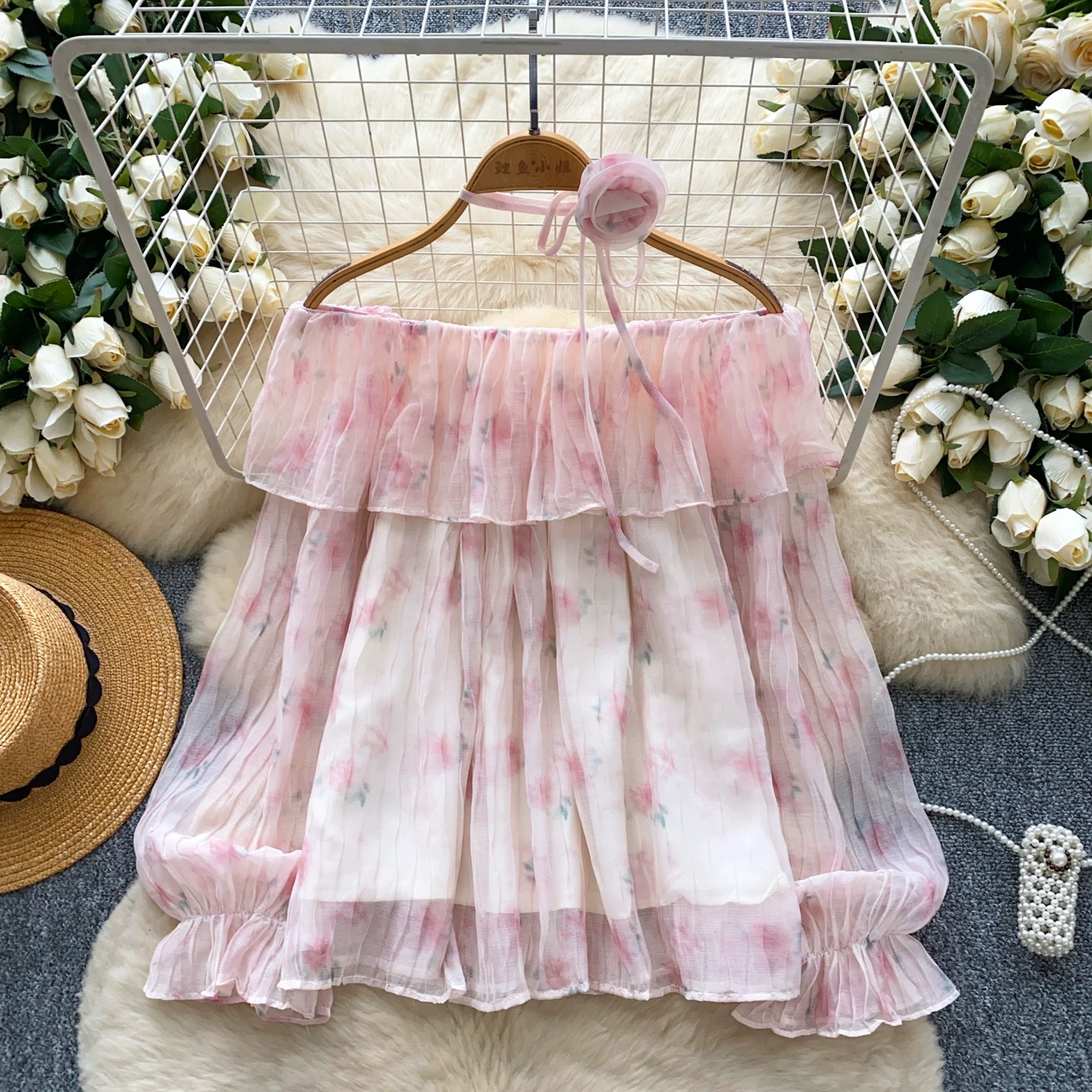 Born for the spotlight top CTO928 image