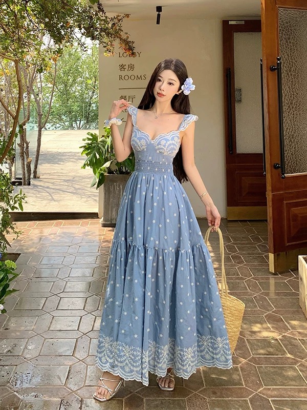 Champagne kisses dress CD617 image