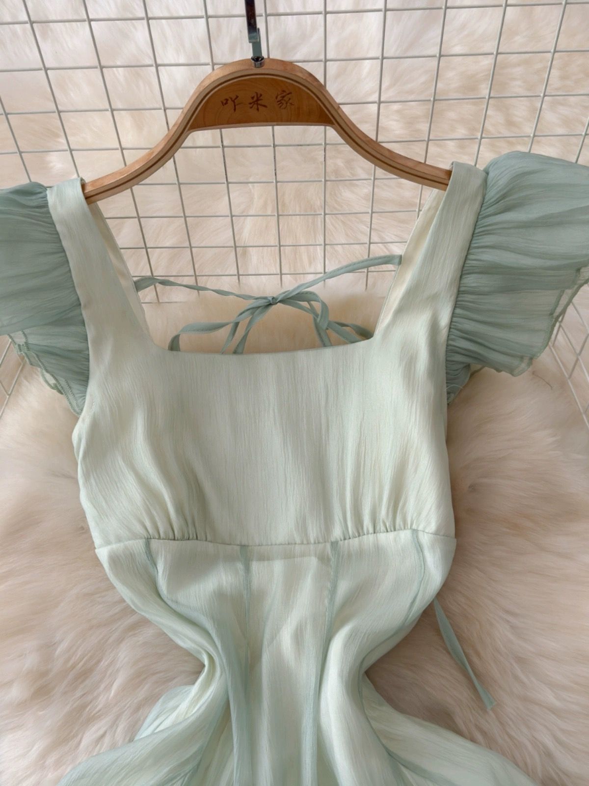 Listen to me dress FD892 image