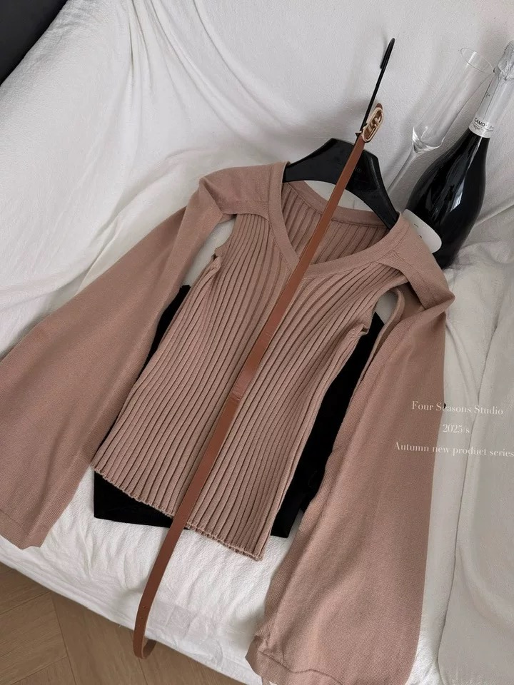 Love in the dark top KTO270 image