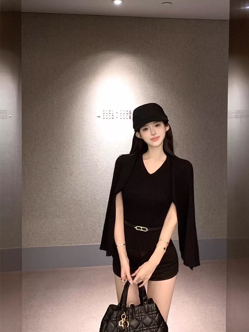 Love in the dark top KTO270 image