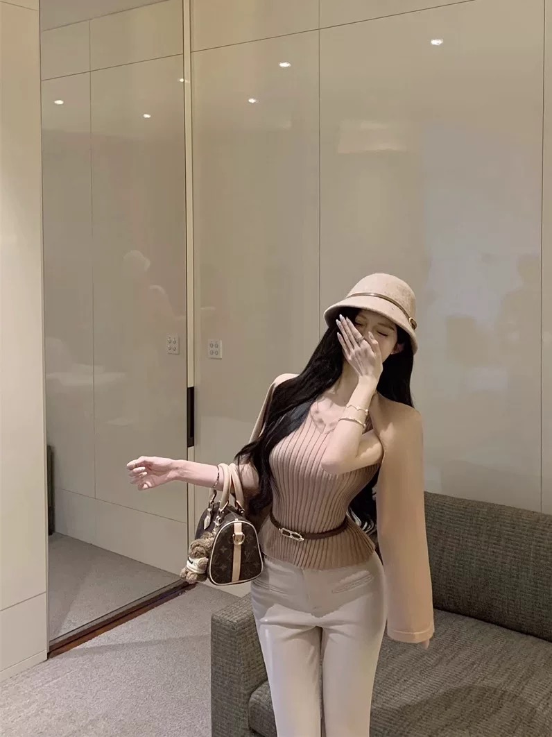 Love in the dark top KTO270 image