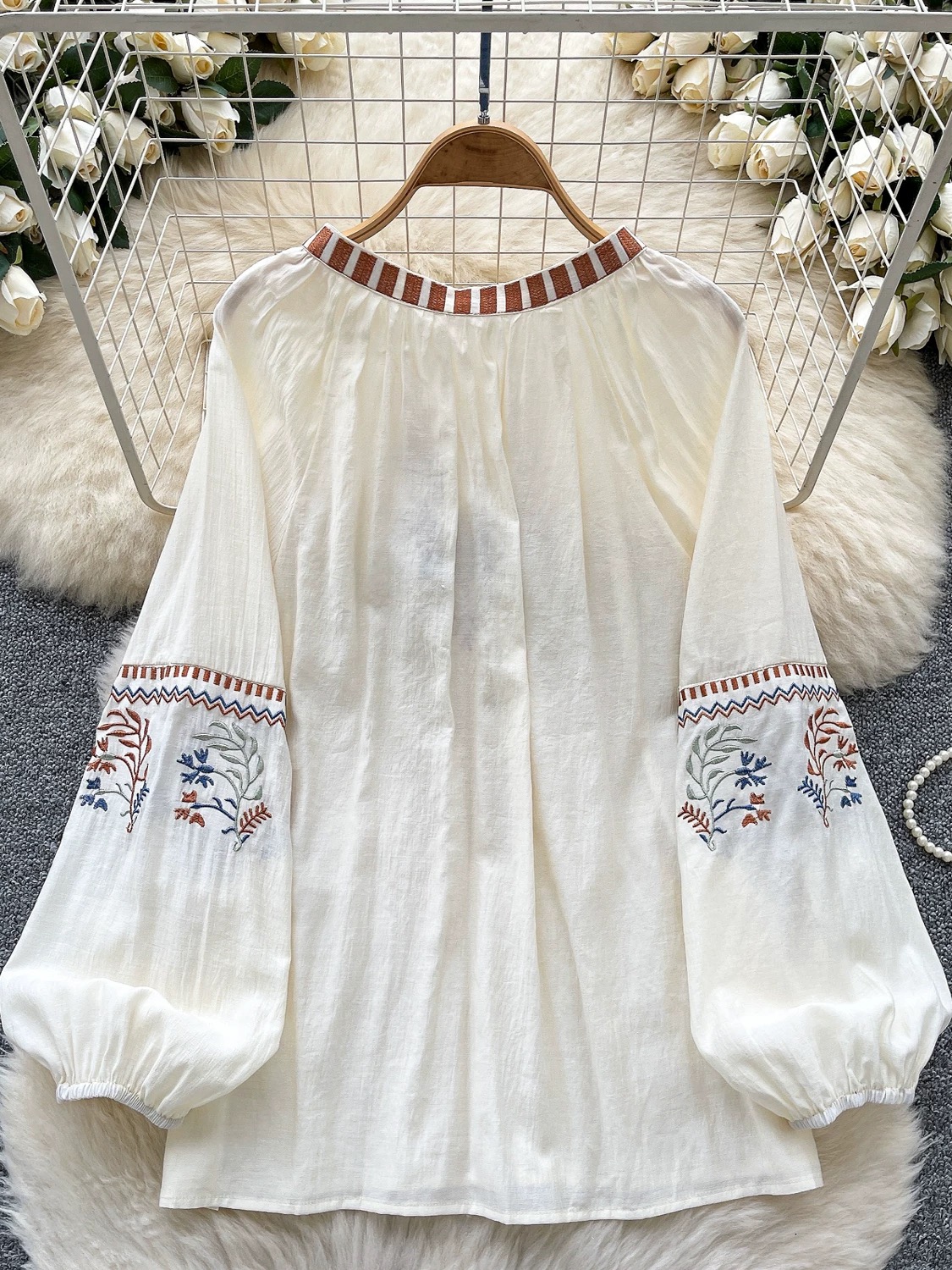 Sabrina embroidery top CTO619 image