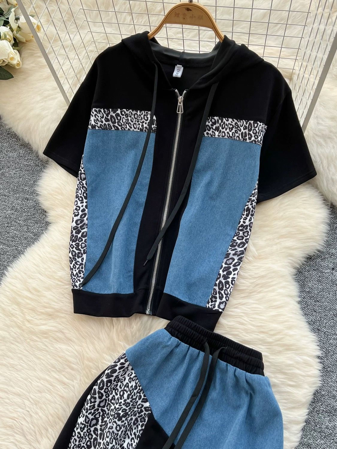 On the front line set DTP159 image