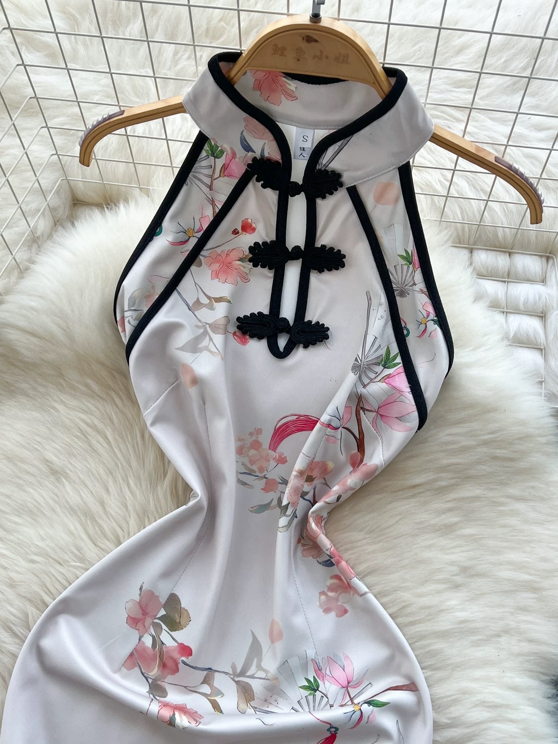 Statuesque body qipao dress Q205 image