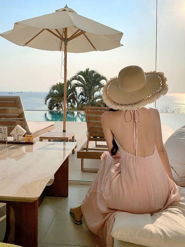 What lies underneath dress CD1070 image