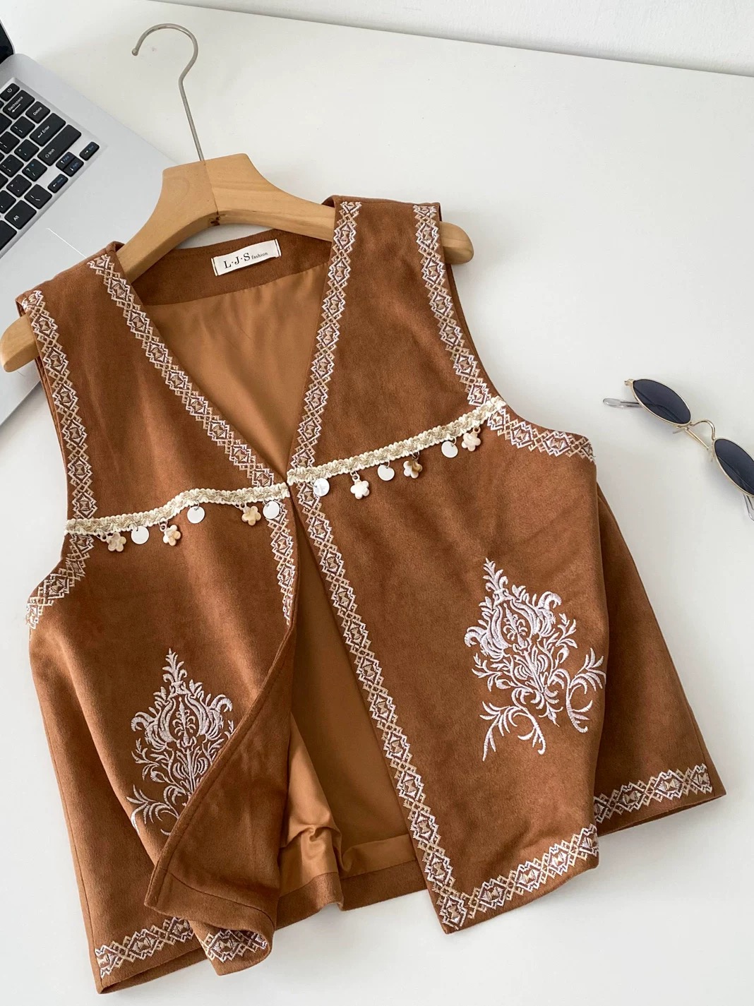 Snowy days waist coat COA142 image