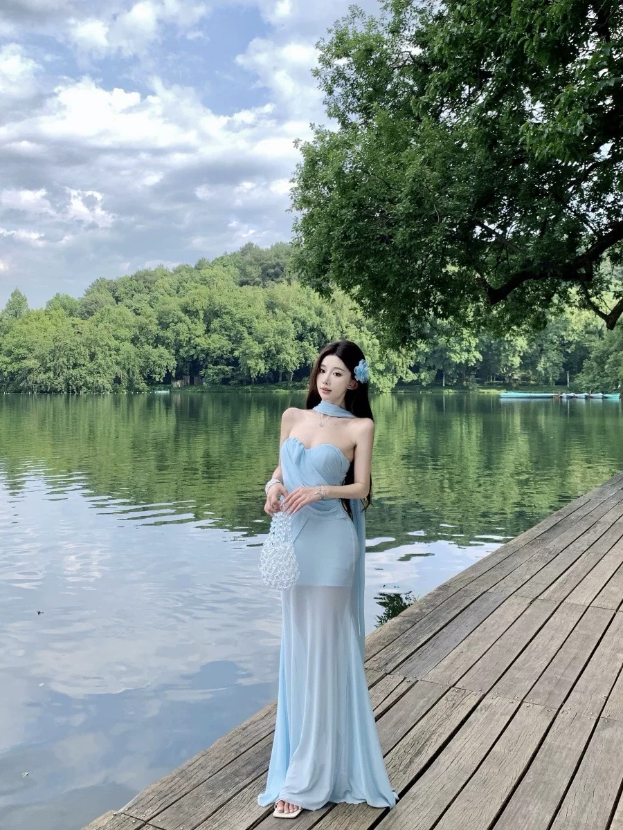 Falling in love dress FD613 image