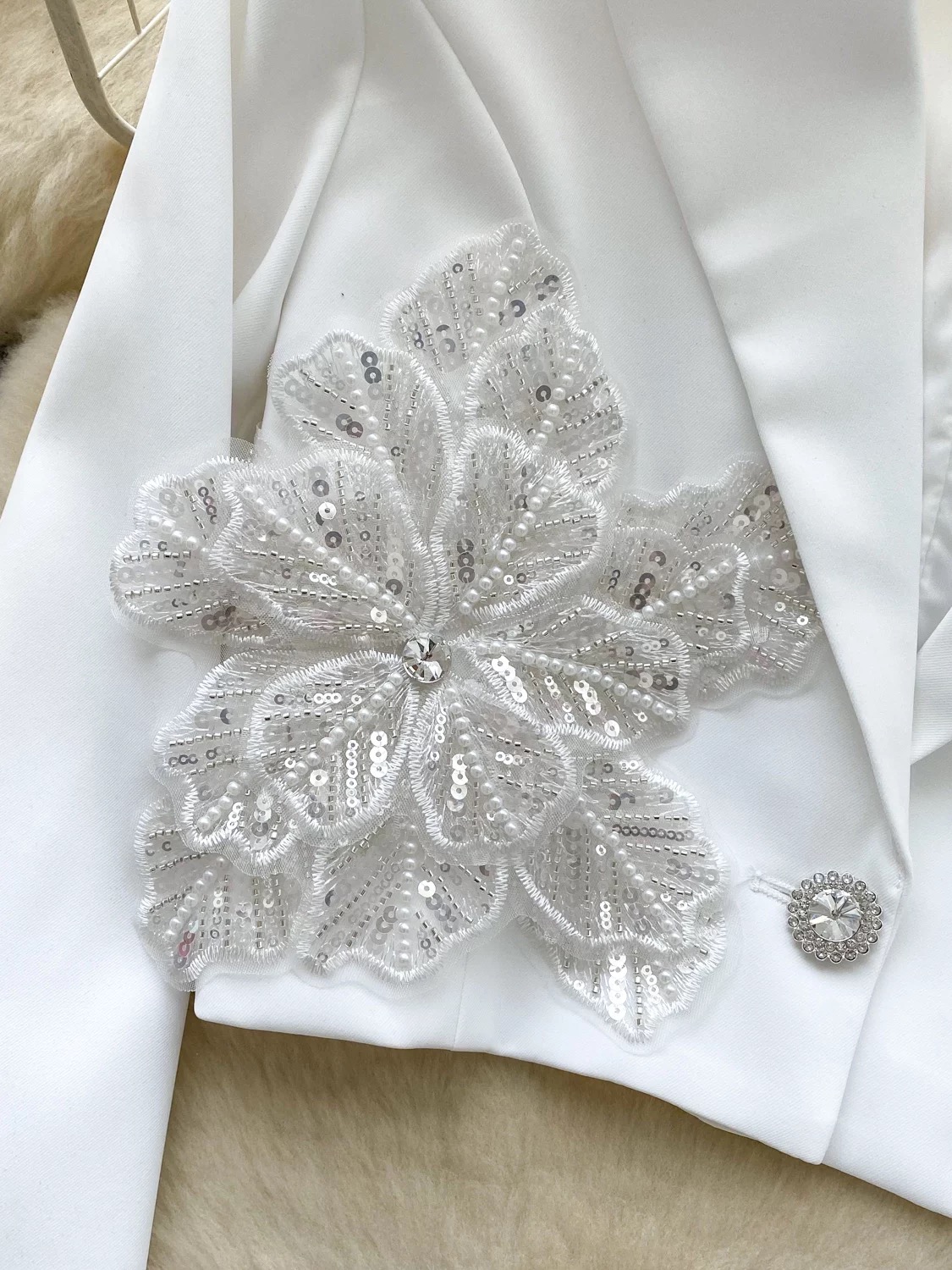 Point slope crop blazer BL137 image