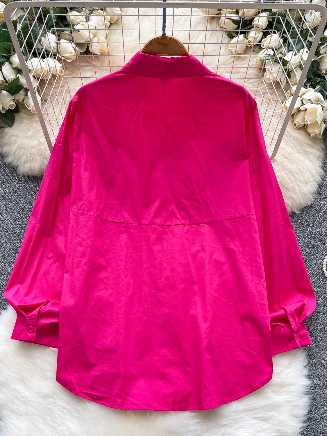 Heart holder embroidery shirt SH177 image