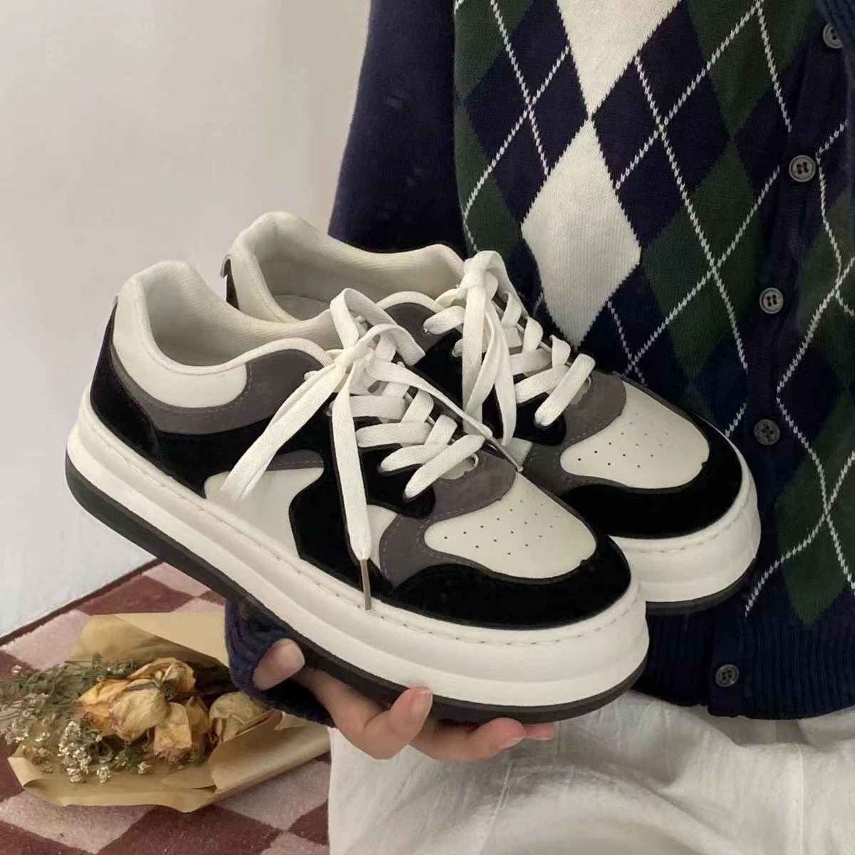 Everywhere I go retro sneakers SN101 image