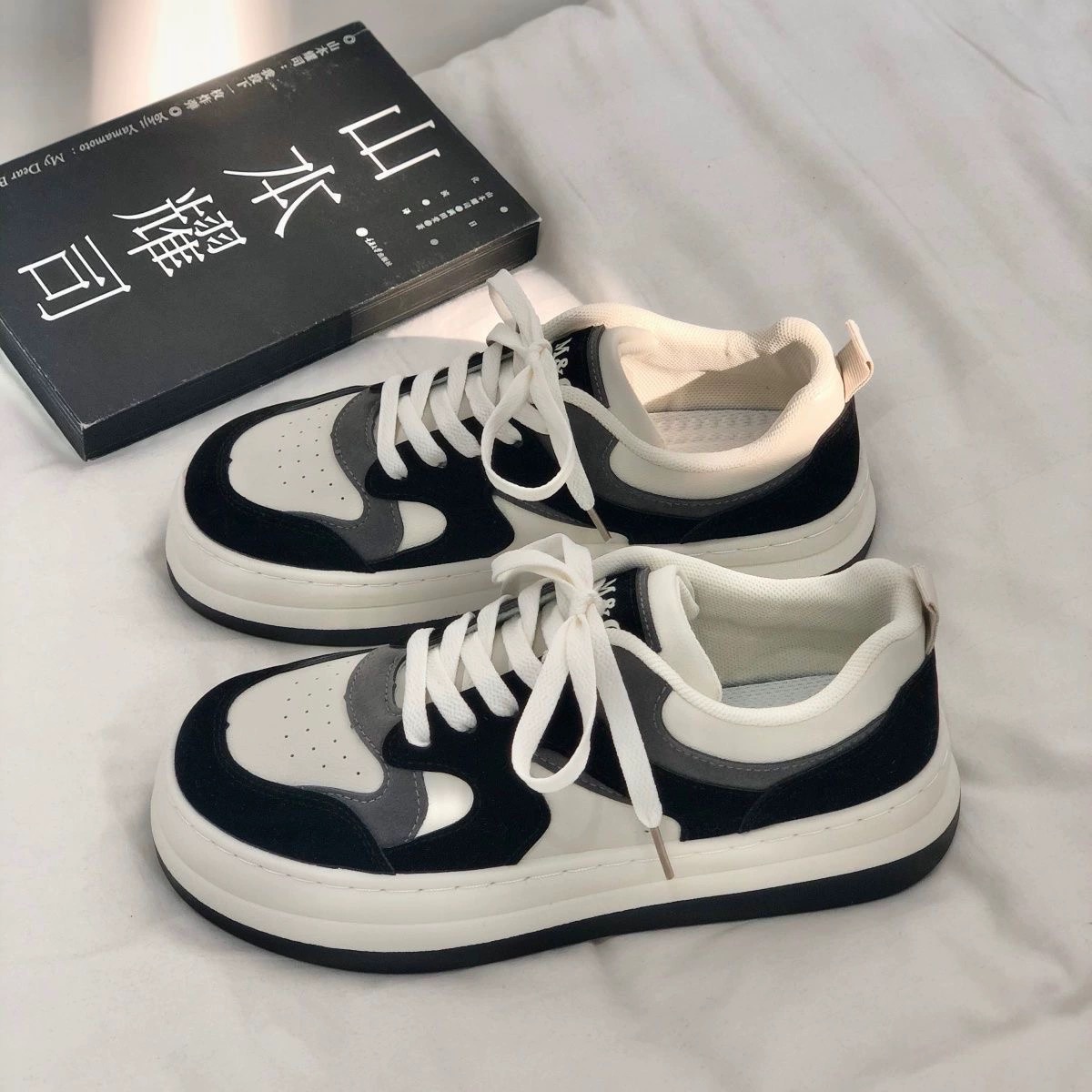 Everywhere I go retro sneakers SN101 image