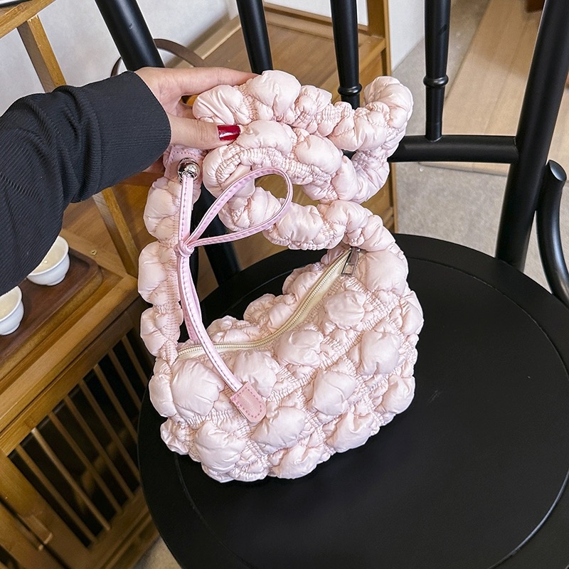 I am limited stock puffy bag image