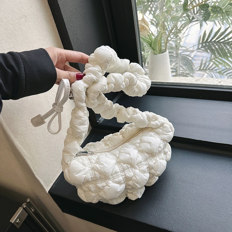 I am limited stock puffy bag image