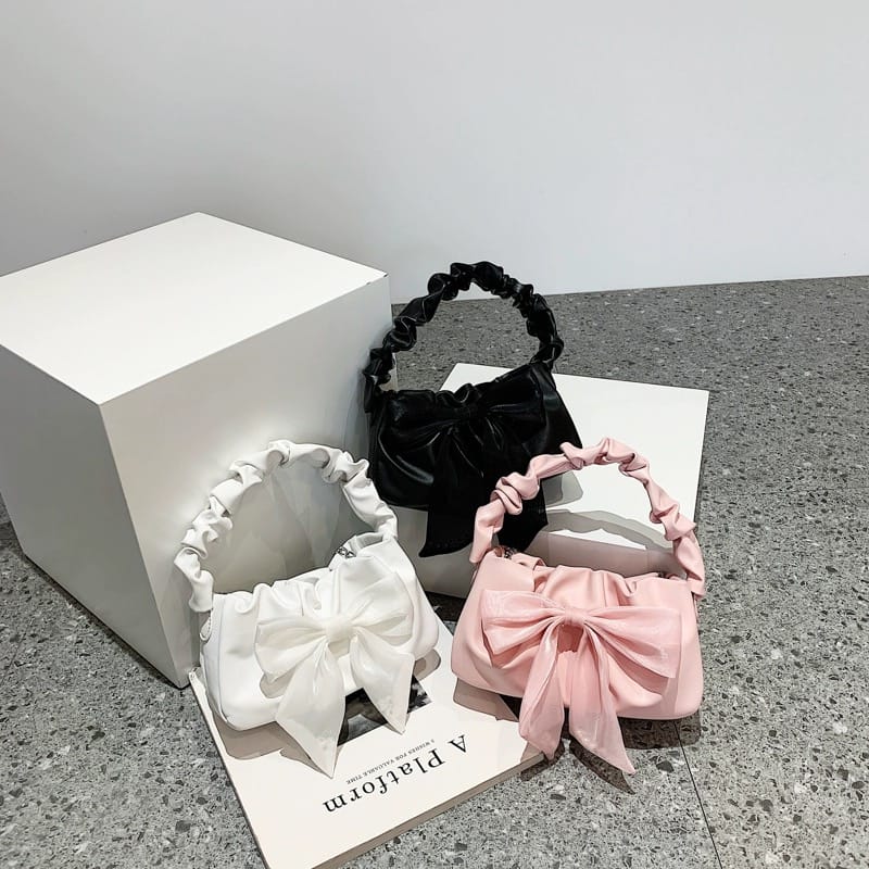 School hangout bag image